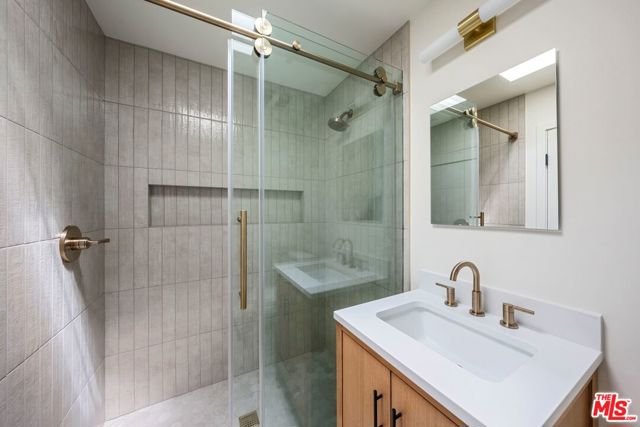 4718 Gaviota Avenue, Long Beach CA: https://media.crmls.org/mediaz/c720602c-00b7-47b0-8346-0c80162d3dfc.jpg