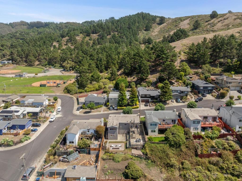 C720B257 05A6 41D1 A778 537475D9E4F0 812 Burns Court, Pacifica, Ca 94044 &Lt;Span Style='BackgroundColor:transparent;Padding:0Px;'&Gt; &Lt;Small&Gt; &Lt;I&Gt; &Lt;/I&Gt; &Lt;/Small&Gt;&Lt;/Span&Gt;