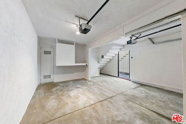 20438 Pacific Coast Highway, Malibu CA: https://media.crmls.org/mediaz/c720b358-95e8-49d3-bdb5-6422dcab05d7.jpg