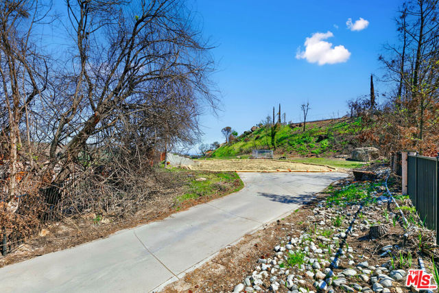 23310 W Pompano Street, Malibu CA: https://media.crmls.org/mediaz/c720faf7-6987-46f4-b00c-5e16ed93365e.jpg