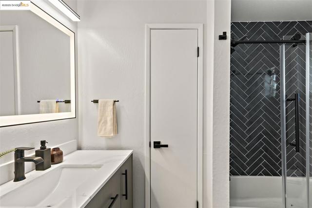 1130 Richmond ST, El Cerrito CA: https://media.crmls.org/mediaz/c7220eb8-d125-4bdd-9f54-3449a713890e.jpg