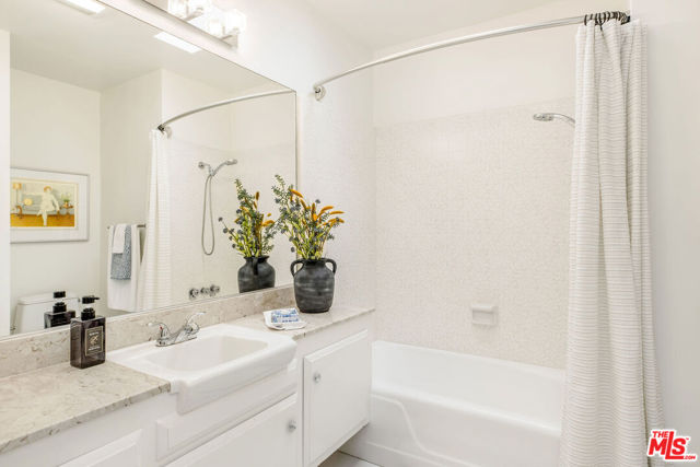 930 3rd Street, Santa Monica CA: https://media.crmls.org/mediaz/c7223c1d-d3a9-4669-88ed-2adadda1c3fd.jpg