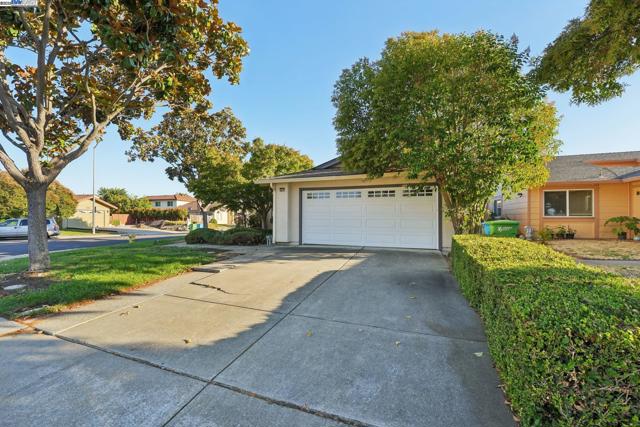 33177 Quail Drive, Union City CA: https://media.crmls.org/mediaz/c7223d1f-4509-4068-8f04-e22a2b1ed5e4.jpg