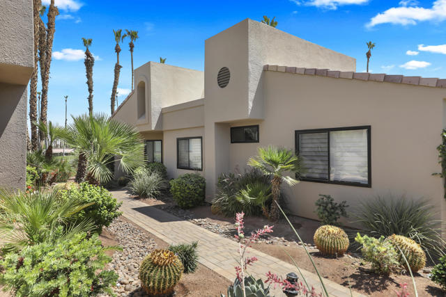 76570 Hollyhock Drive, Palm Desert CA: https://media.crmls.org/mediaz/c7228d9c-2b59-4d87-97e2-80997beed961.jpg