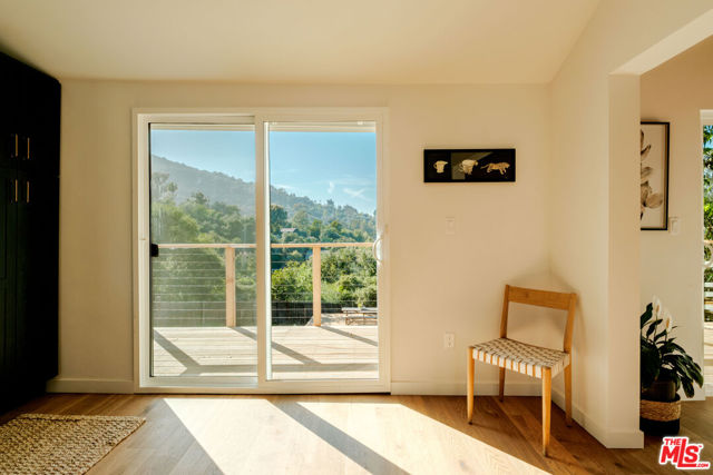 19777 Grand View Drive, Topanga CA: https://media.crmls.org/mediaz/c7232fb1-4f10-44a5-8926-9db8494b6535.jpg