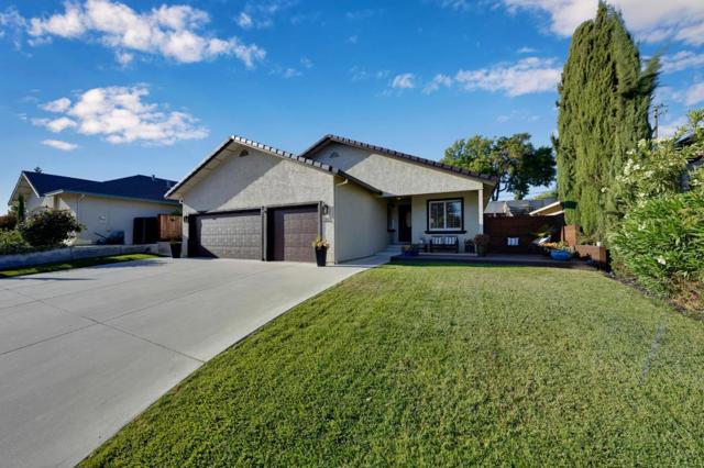865 Valley Oak Drive, Hollister CA: https://media.crmls.org/mediaz/c72367a8-c348-4203-bc52-6201ae37ea8e.jpg