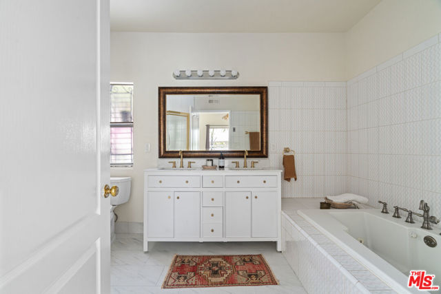 1524 Franklin Street, Santa Monica CA: https://media.crmls.org/mediaz/c7238cd4-92fb-46cc-a1f3-9c5a8a9850a1.jpg
