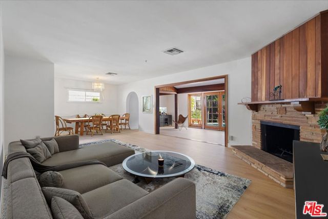 12848 Tiara Street, Valley Village CA: https://media.crmls.org/mediaz/c723c382-f350-42b1-bae3-5d99cfa78a98.jpg