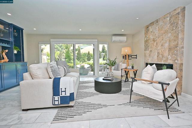 3434 Tice Creek Dr, Walnut Creek CA: https://media.crmls.org/mediaz/c723fb71-c18e-474e-9e21-a36325ded211.jpg