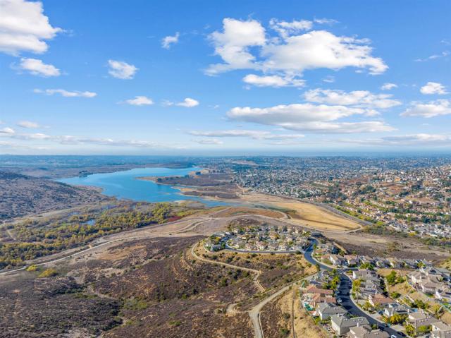 2168 Pointe Parkway, Spring Valley CA: https://media.crmls.org/mediaz/c724427e-184f-4f46-bb3f-c0124be93903.jpg