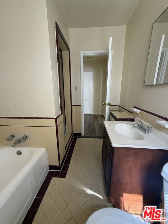 4196 5th Avenue, Los Angeles CA: https://media.crmls.org/mediaz/c7245e84-749d-4aca-b3b2-e441b4eb920d.jpg