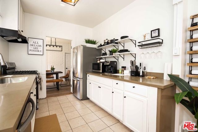 1277 W West Boulevard, Los Angeles CA: https://media.crmls.org/mediaz/c724daf1-0614-44b0-bac4-f3a54127757b.jpg