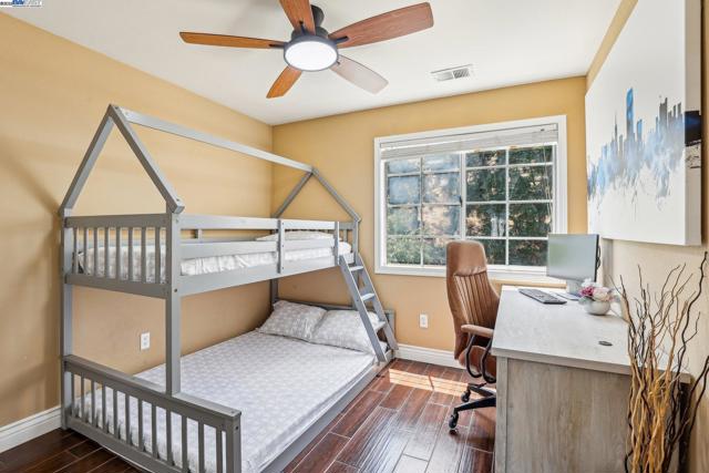 1060 Green Point Ct, Concord CA: https://media.crmls.org/mediaz/c724f624-9d8f-43d3-b5b5-8a0208a969ac.jpg