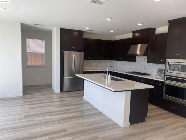 5444 Spring Mountain Ln, Antioch CA: https://media.crmls.org/mediaz/c72524e4-d8e4-4b9e-9474-7ab733c625cf.jpg