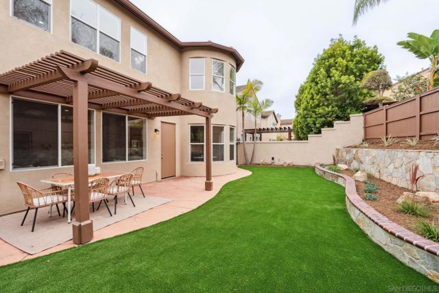 13133 Via Canyon Dr, San Diego CA: https://media.crmls.org/mediaz/c7253e7a-d6c9-4815-a5a5-8d408ec28643.jpg