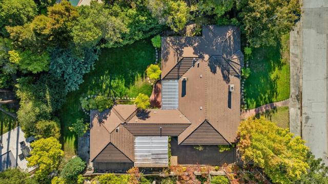 1735 Crockett Lane, Hillsborough CA: https://media.crmls.org/mediaz/c7254dc4-31ad-4656-83ab-128416fd97c9.jpg