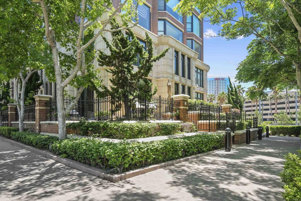 500 W Harbor Drive #101