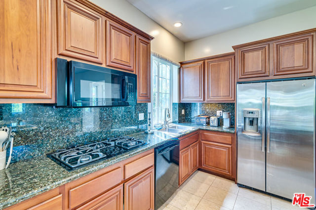 1008 Harbor Crossing Lane, Marina del Rey CA: https://media.crmls.org/mediaz/c7257b68-a757-45e8-9b5c-3a3408831c9e.jpg