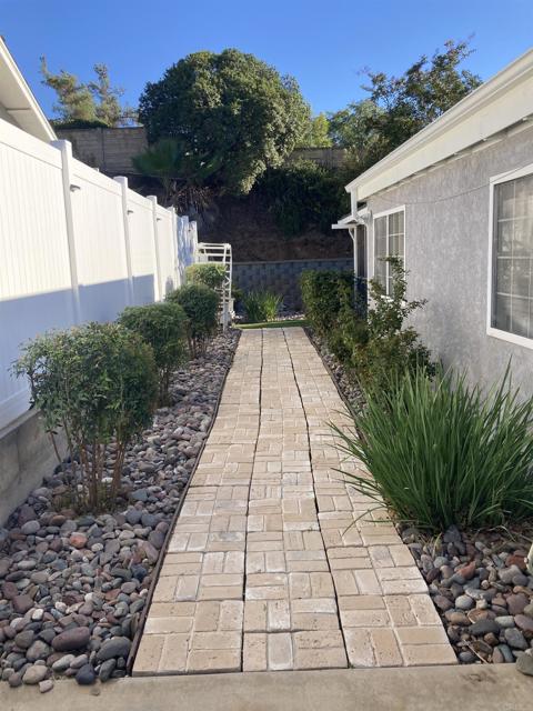 11007 Larkridge Street, Santee CA: https://media.crmls.org/mediaz/c7258501-d8f6-4607-b4a6-cbf00c65de18.jpg