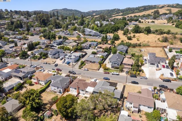 4859 Seaview Ave, Castro Valley CA: https://media.crmls.org/mediaz/c725adf4-90aa-4a92-aefa-e22c3b78e805.jpg