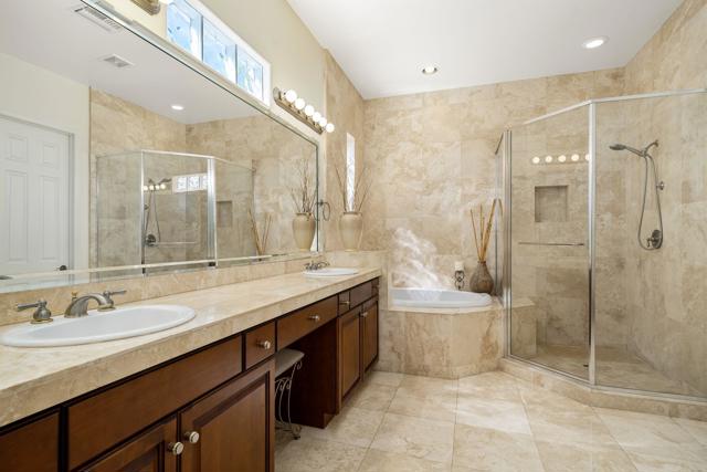 4 Hillcrest Drive, Palm Desert CA: https://media.crmls.org/mediaz/c725e577-8c72-45fb-8ba4-66d444d12dac.jpg
