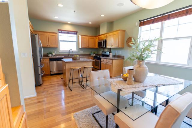 742 N 6th St, San Jose CA: https://media.crmls.org/mediaz/c725f255-c249-4ac1-86d9-c44d2a0821a3.jpg