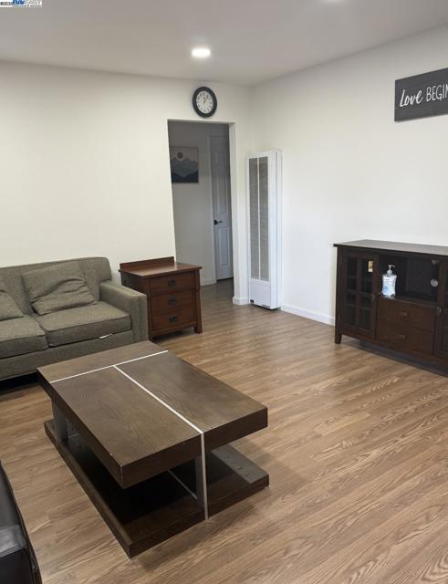 224 E Tennessee St, Fairfield CA: https://media.crmls.org/mediaz/c725fa08-35fa-4dad-9a19-a6b1669071e8.jpg