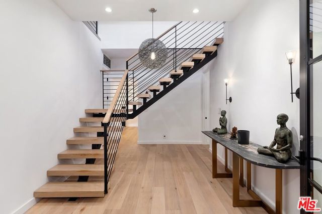 2164 Sunset Plaza Drive, Los Angeles CA: https://media.crmls.org/mediaz/c7264a50-5474-4ce3-a4bf-97b3cb5c1b39.jpg