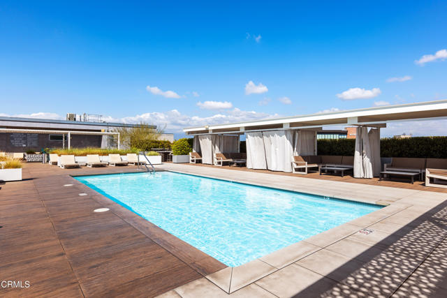 527 Molino Street, Los Angeles CA: https://media.crmls.org/mediaz/c7273ba5-805f-4ee6-8647-cbaec389217e.jpg