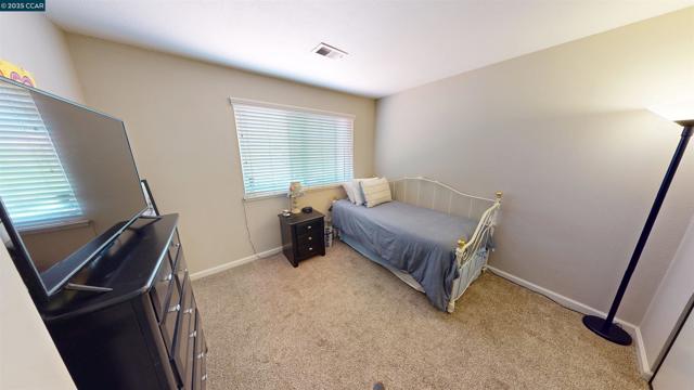 9 Aquamarine Ct, Hercules CA: https://media.crmls.org/mediaz/c7275510-3fa4-4965-a697-80f64bed13b5.jpg
