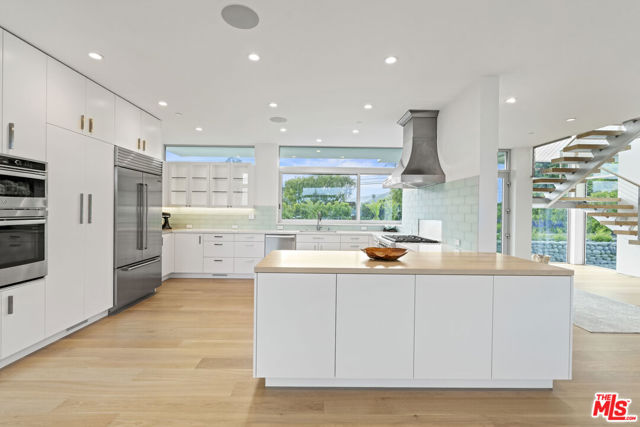 5738 Busch Drive, Malibu CA: https://media.crmls.org/mediaz/c72778a6-ca4a-48cd-854e-1266d1d0dc08.jpg