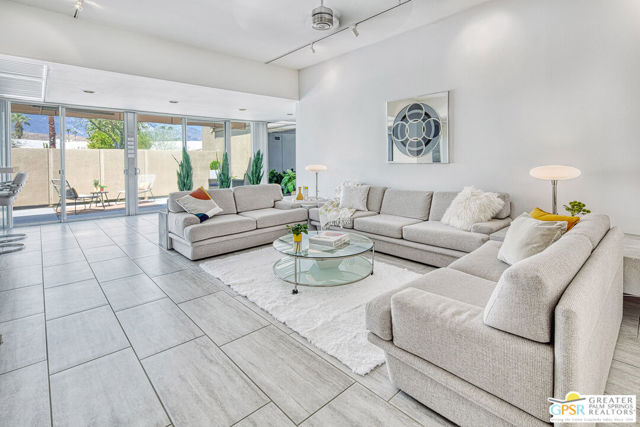 70120 Frank Sinatra Drive, Rancho Mirage CA: https://media.crmls.org/mediaz/c72800cf-f1c5-40ac-ad7e-667cca92a243.jpg