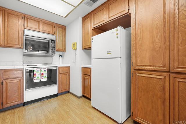 1079 Las Rosas Court, Chula Vista CA: https://media.crmls.org/mediaz/c728b3ff-e31b-4b06-b295-6a761a8829a7.jpg