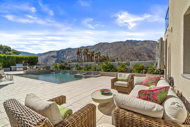 427 N Avenida Caballeros, Palm Springs CA: https://media.crmls.org/mediaz/c728b4d8-c1c1-4716-a793-a4980ff98280.jpg