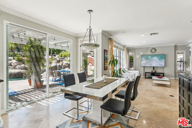 2084 Hopewell Court, Thousand Oaks CA: https://media.crmls.org/mediaz/c728c49b-a8e3-4df7-b23e-e6603ef8710e.jpg