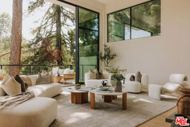 260 S Canyon View Drive, Los Angeles CA: https://media.crmls.org/mediaz/c728e7cf-c156-4d46-b208-f9fc55471ffe.jpg