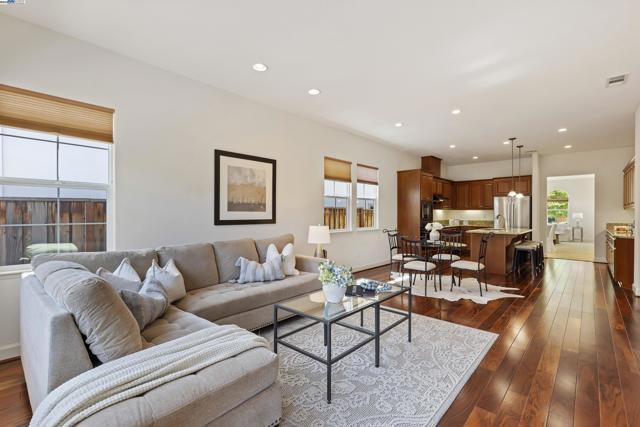 2715 Palatino Ct, Dublin CA: https://media.crmls.org/mediaz/c7293fdb-7a96-4cdc-8342-59ffb2045091.jpg