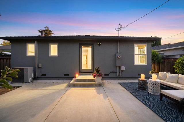 3813 Pasadena Drive, San Mateo CA: https://media.crmls.org/mediaz/c729c1aa-e4db-4701-b77e-0cb55bd55ca0.jpg