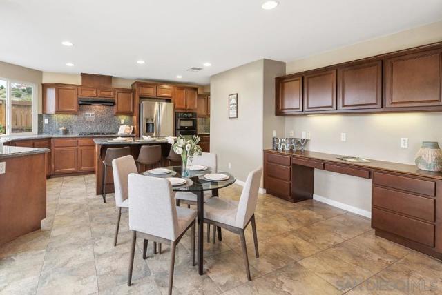1616 Pegasus Way, San Marcos CA: https://media.crmls.org/mediaz/c729c5fb-b39d-404c-8eb0-821714ba3cd8.jpg