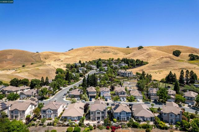 315 Glasgow Circle, Danville CA: https://media.crmls.org/mediaz/c729d4b1-f091-43c5-81d8-2e652038fce5.jpg