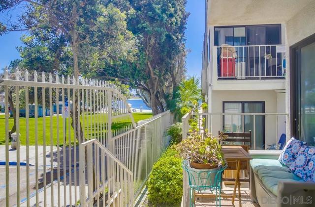 1251 Parker Pl, San Diego CA: https://media.crmls.org/mediaz/c729f38e-843b-4bc3-9999-1380ef9e305d.jpg