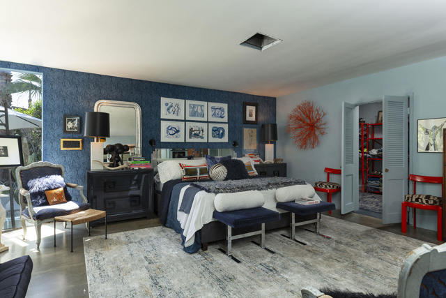 1055 E Granvia Valmonte, Palm Springs CA: https://media.crmls.org/mediaz/c729f621-275d-4994-a29b-a2e4df079d31.jpg