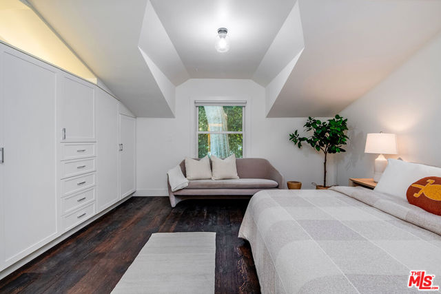 4838 Coldwater Canyon Avenue, Sherman Oaks CA: https://media.crmls.org/mediaz/c72a1237-cbb5-4b22-b126-9f31e2cdc7e3.jpg