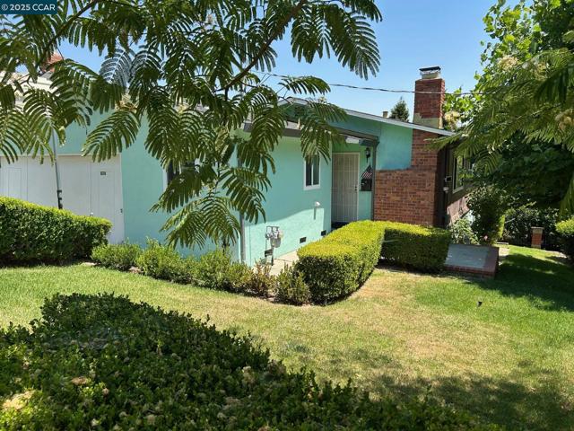 826 Veale, Martinez CA: https://media.crmls.org/mediaz/c72abd58-7d42-4597-aaa8-e67370d722a6.jpg