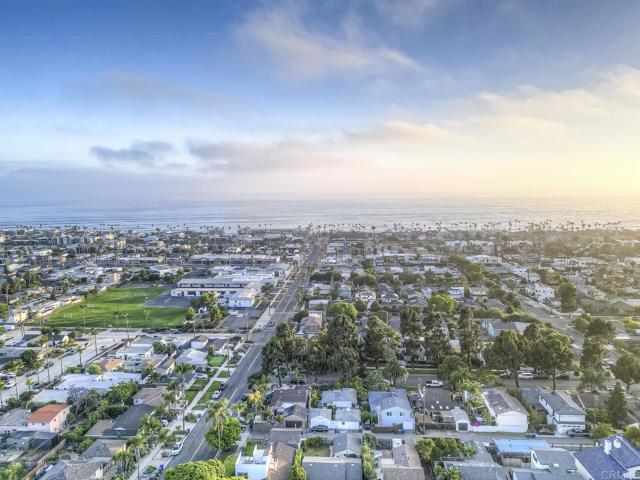 644 Grant Street, Oceanside CA: https://media.crmls.org/mediaz/c72ac582-2b66-49c3-966c-0e05118ccb93.jpg