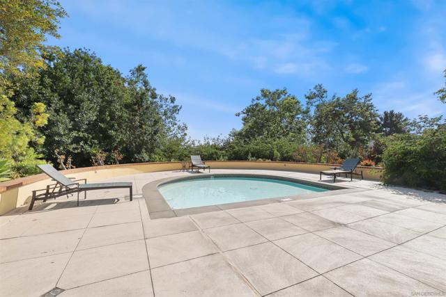6911 Goldstone Rd, Carlsbad CA: https://media.crmls.org/mediaz/c72ac892-6b73-40ad-a433-25013dbd45e9.jpg