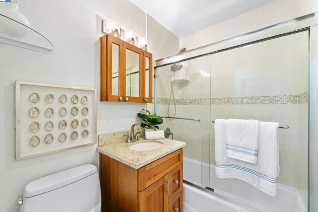 1457 Via El Monte, San Lorenzo CA: https://media.crmls.org/mediaz/c72ca605-f753-4250-86b9-408e9ed56c1e.jpg