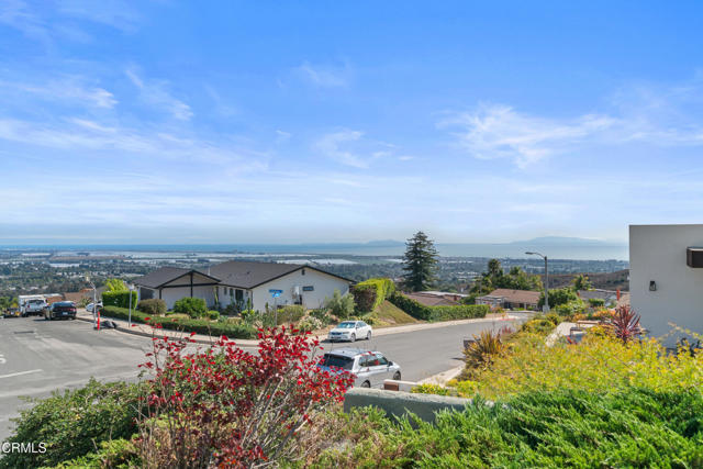 5505 Topa Topa Drive, Ventura CA: https://media.crmls.org/mediaz/c72cba20-2b92-4867-8408-206f7afba41b.jpg