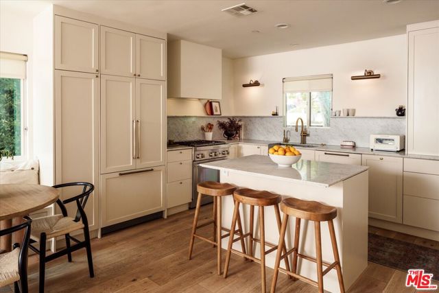 3746 Randolph Avenue, Los Angeles CA: https://media.crmls.org/mediaz/c72cdbe5-43ad-404c-8d30-14817dafea3e.jpg