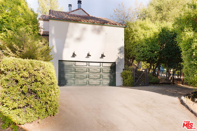 25620 Nebo Dr, Calabasas CA: https://media.crmls.org/mediaz/c72d0886-9322-4c8b-b875-ef90c001e823.jpg